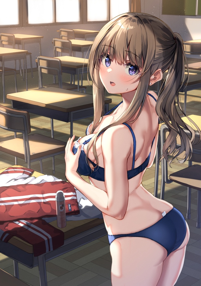 【二次】半ケツ・限界ギリギリな背面ショット集めてみた【画像】