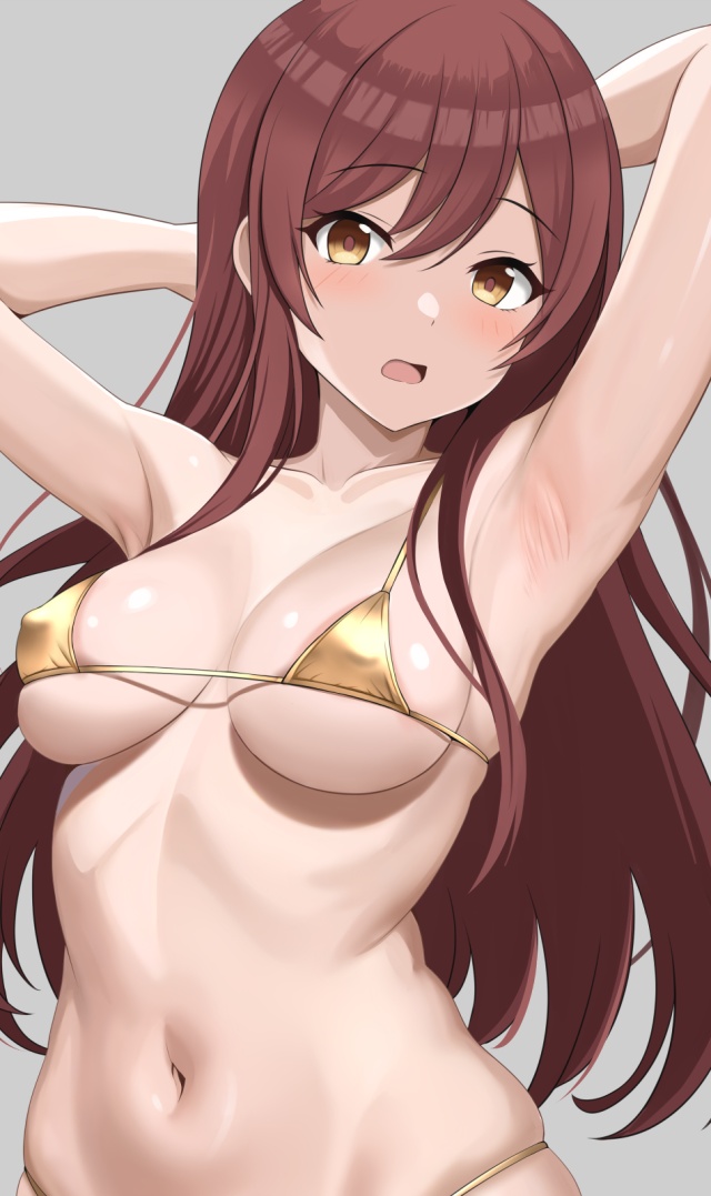 【二次】金ビキニ美女、強すぎるオーラで他の水着がかすむ件【画像】